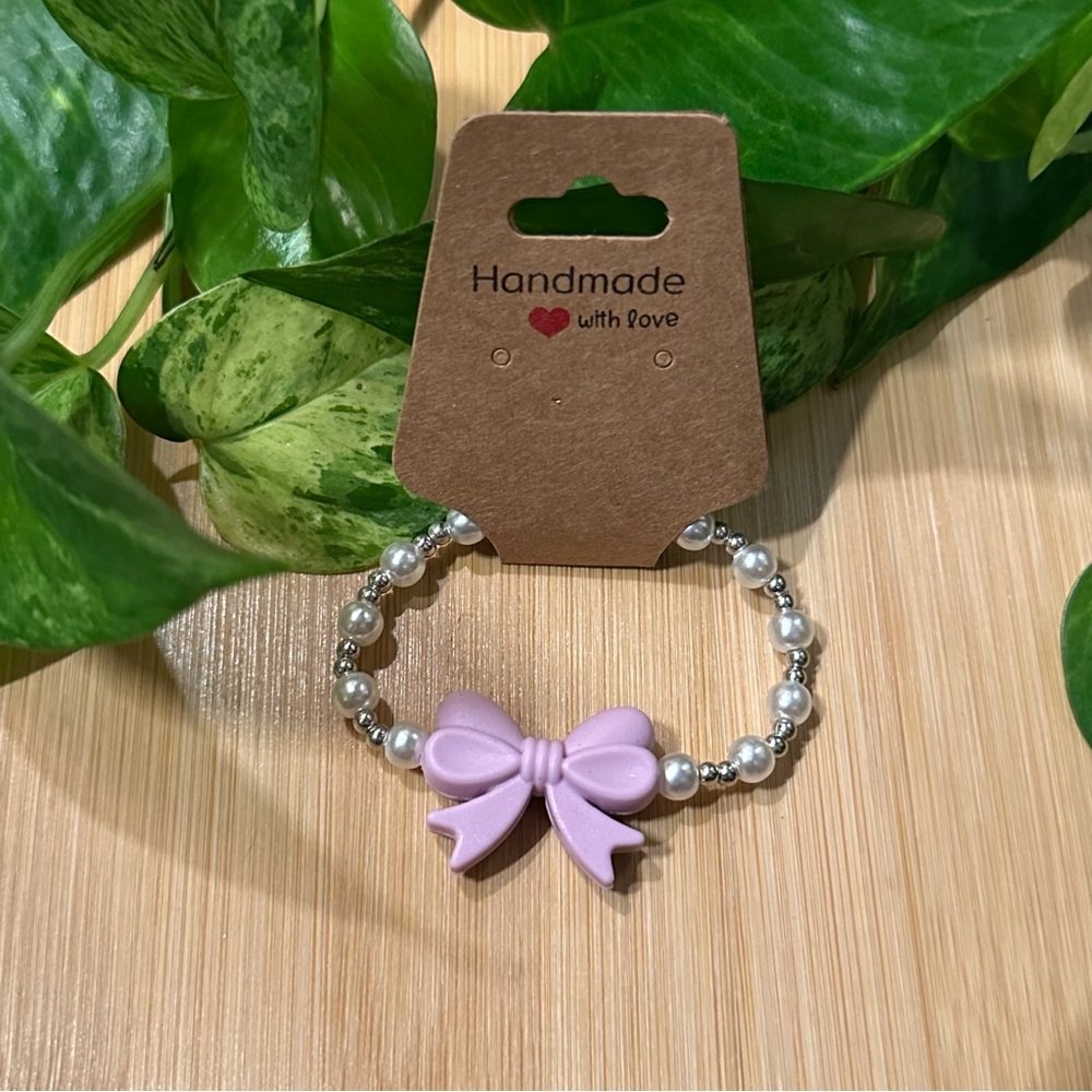 ✨Kids’ Pearl & Silver Stretchy Beaded Bracelet | Handmade | Silicone Bow Accent🎀